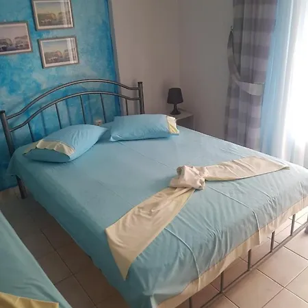Villa Leonidas شقة Vrasná
