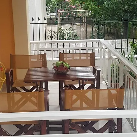 Villa Leonidas Vrasná